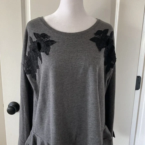 LC Lauren Conrad large top gray black lace floral long sleeves - Picture 4 of 12